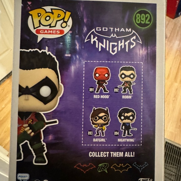 Robin funko pop - Picture 3 of 7